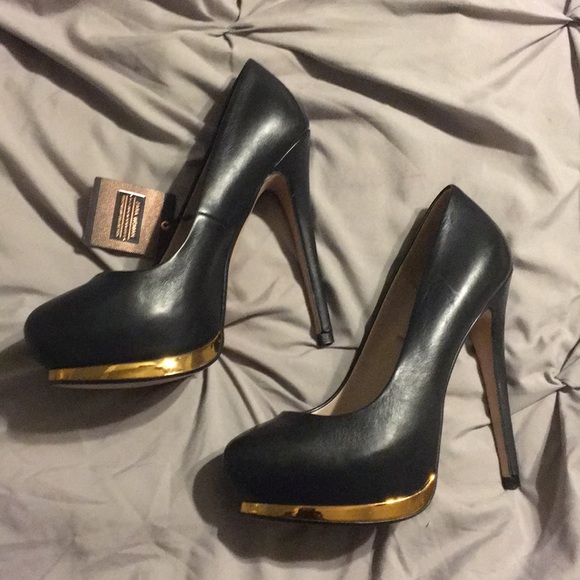 Zara Shoes - 💋NWT Zara heels with gold platform so chic!!💋💋